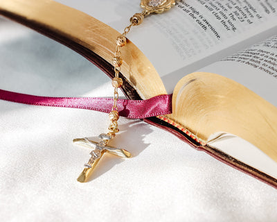 Christian Jewelry: 7 Examples of Jewelry in the Bible