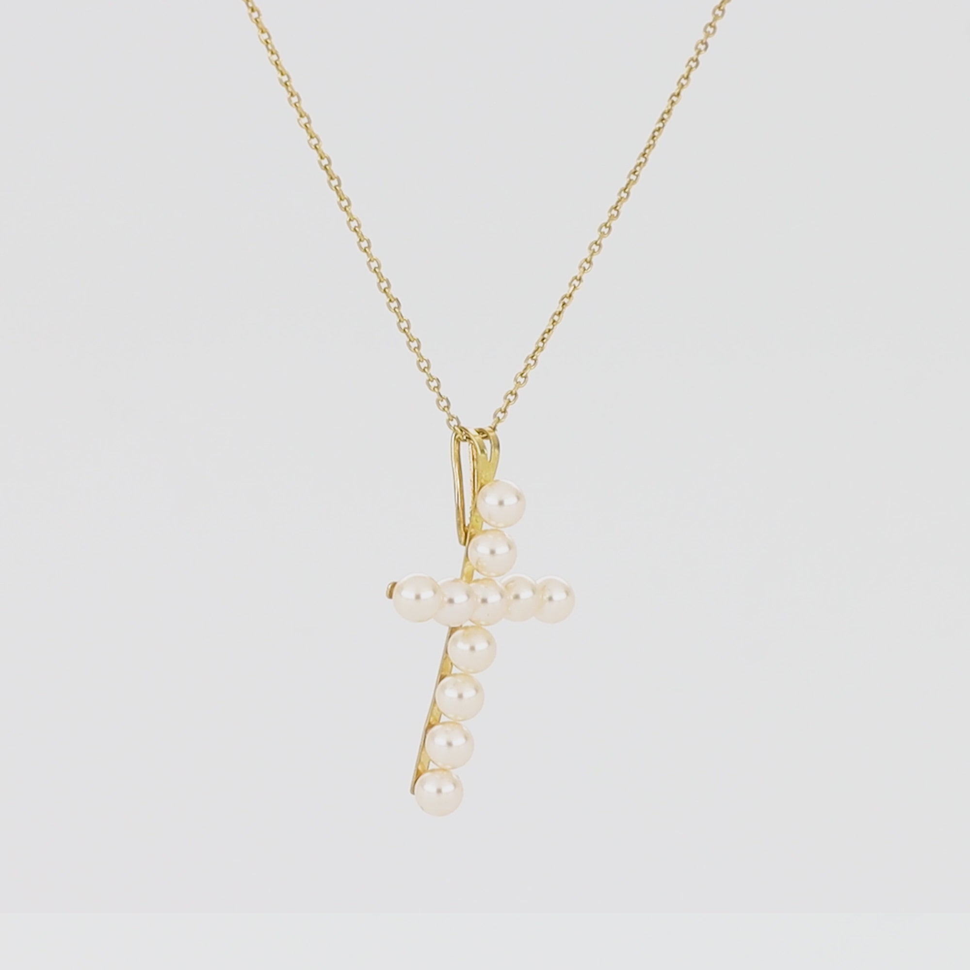 Colgante de cruz de la Sabiduría con perlas