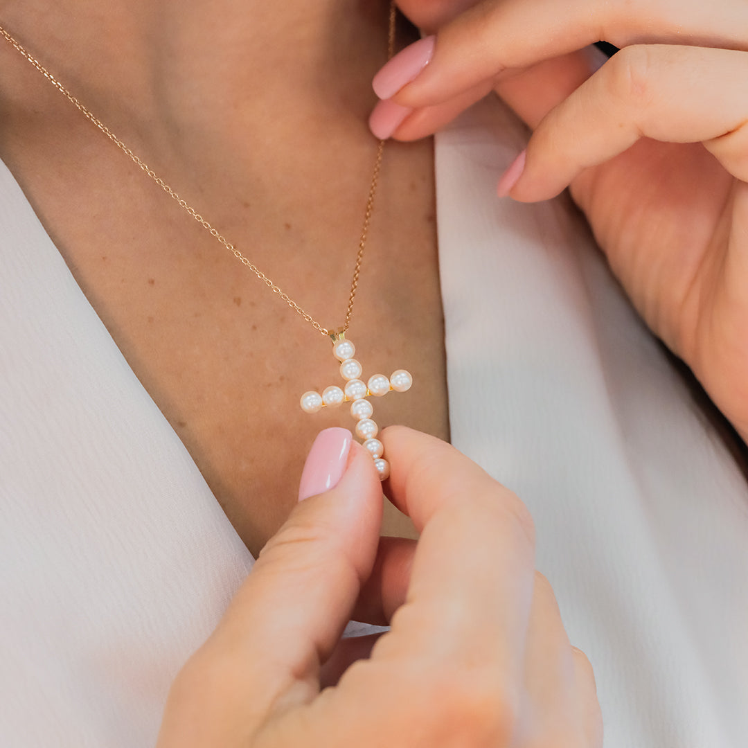 Colgante de cruz de la Sabiduría con perlas