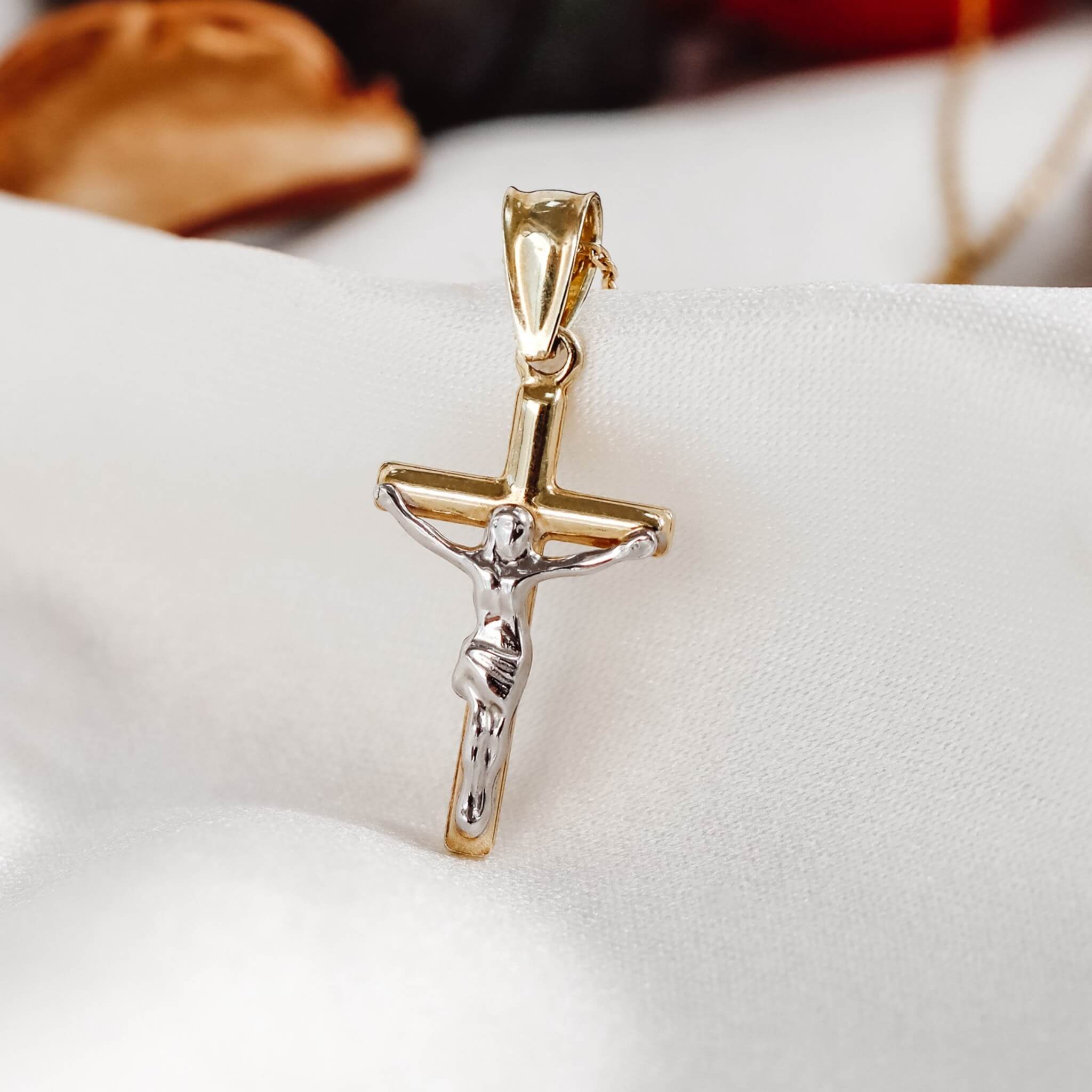 Striking Crucifix Pendant Necklace - Gloria Jewels