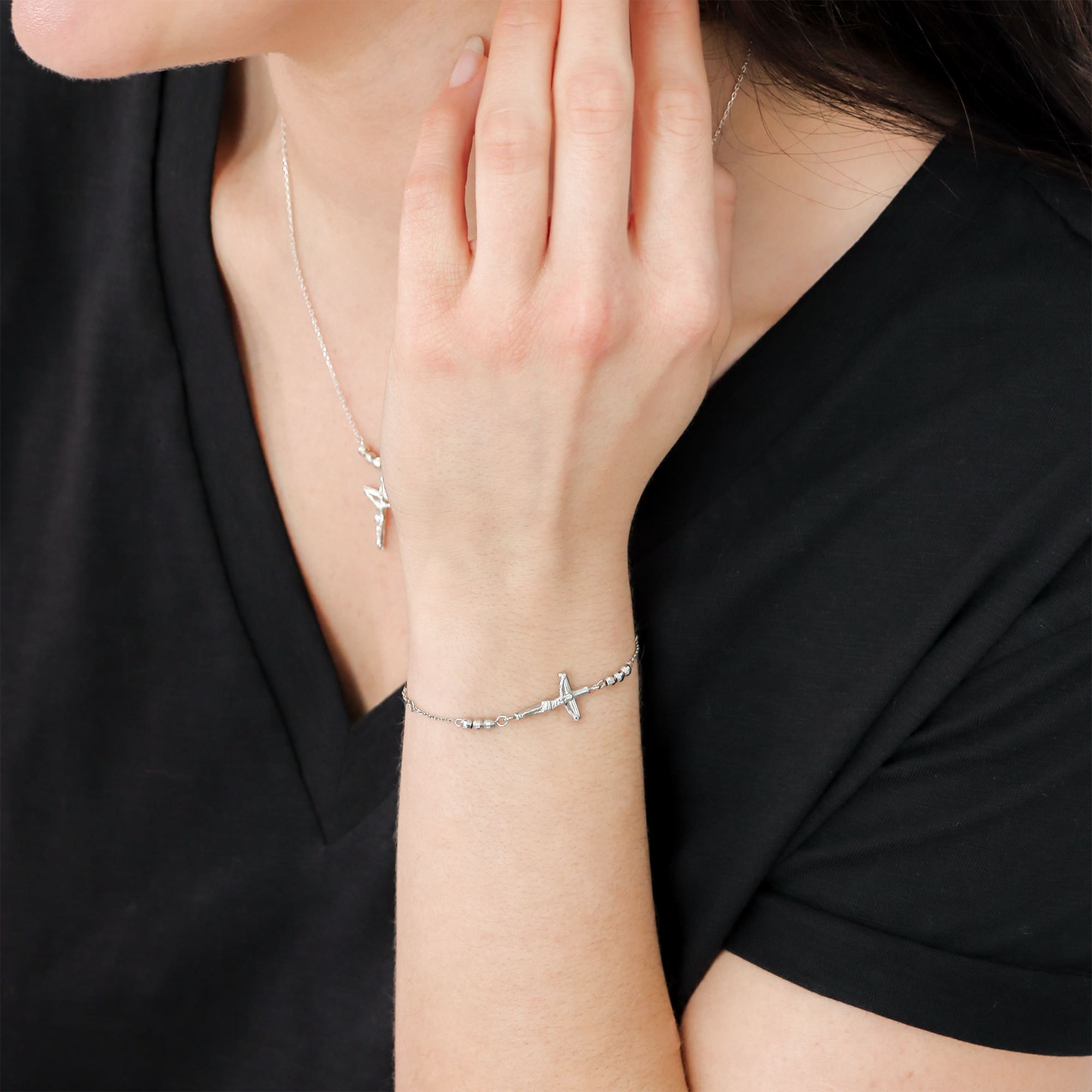 Gloria Classic Crucifix Bracelet