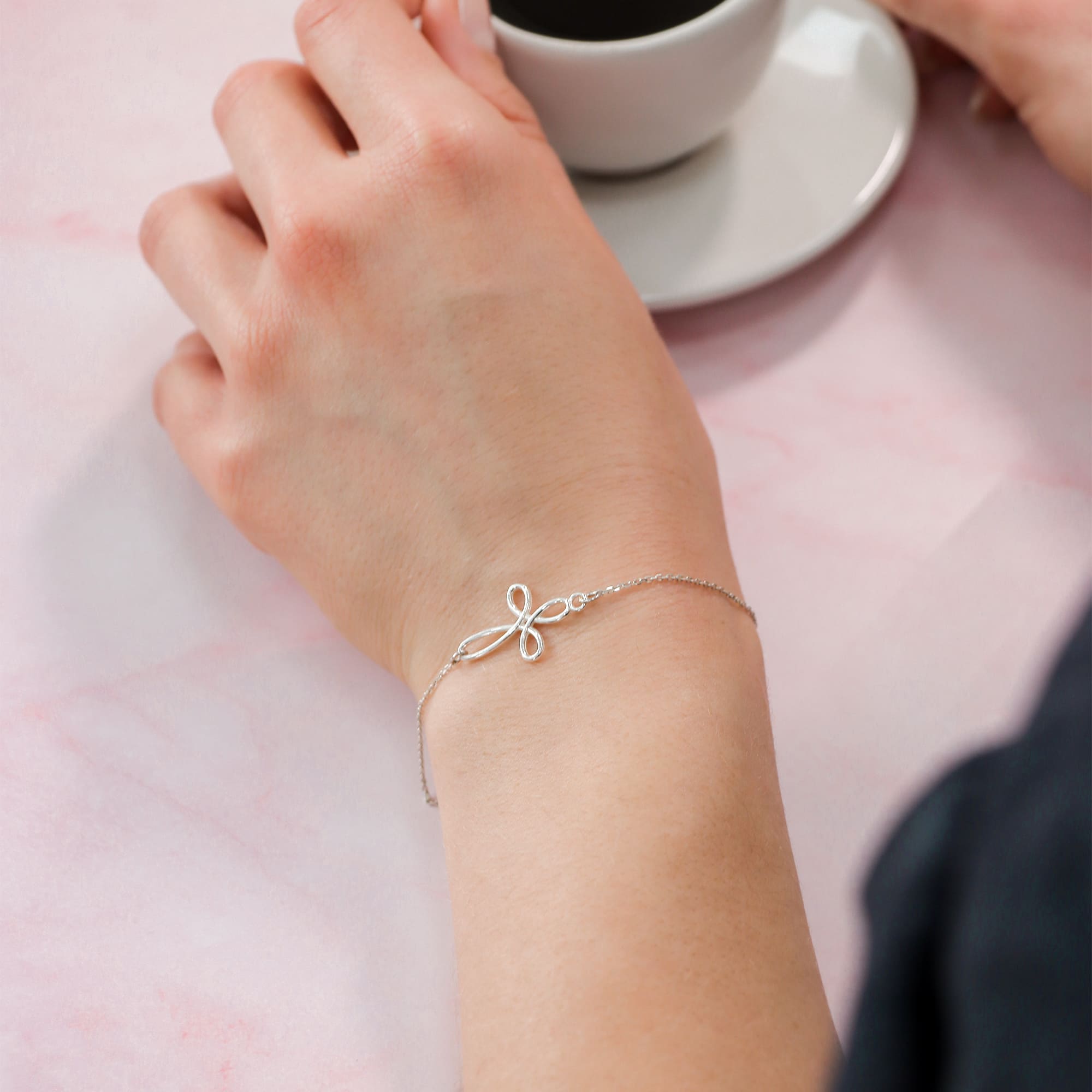 Pulsera de bucle infinito "Naomi"