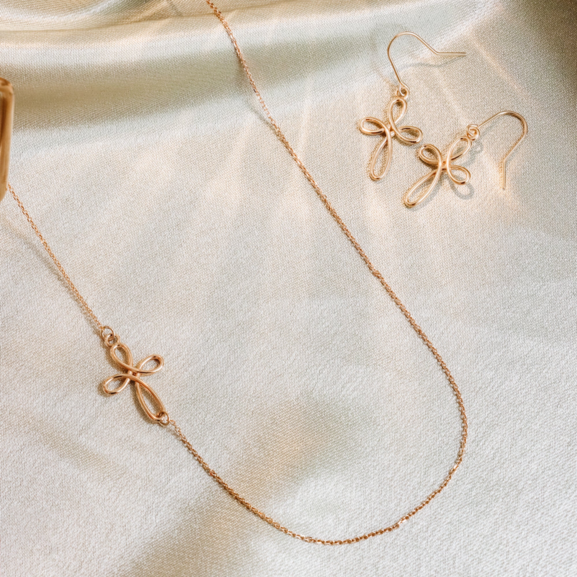 "The Naomi" Infinity Loop Necklace